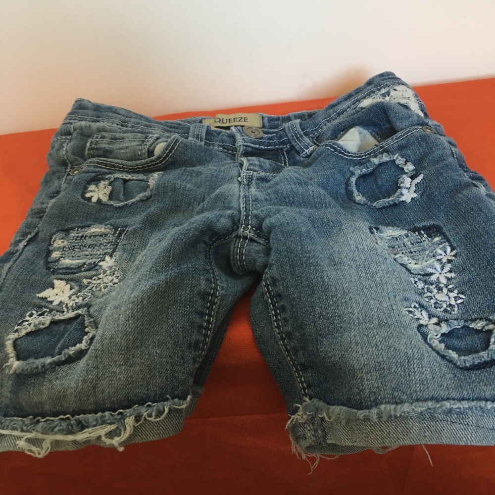 FINAL MARKDOWN Girls squeeze distressed shorts 4